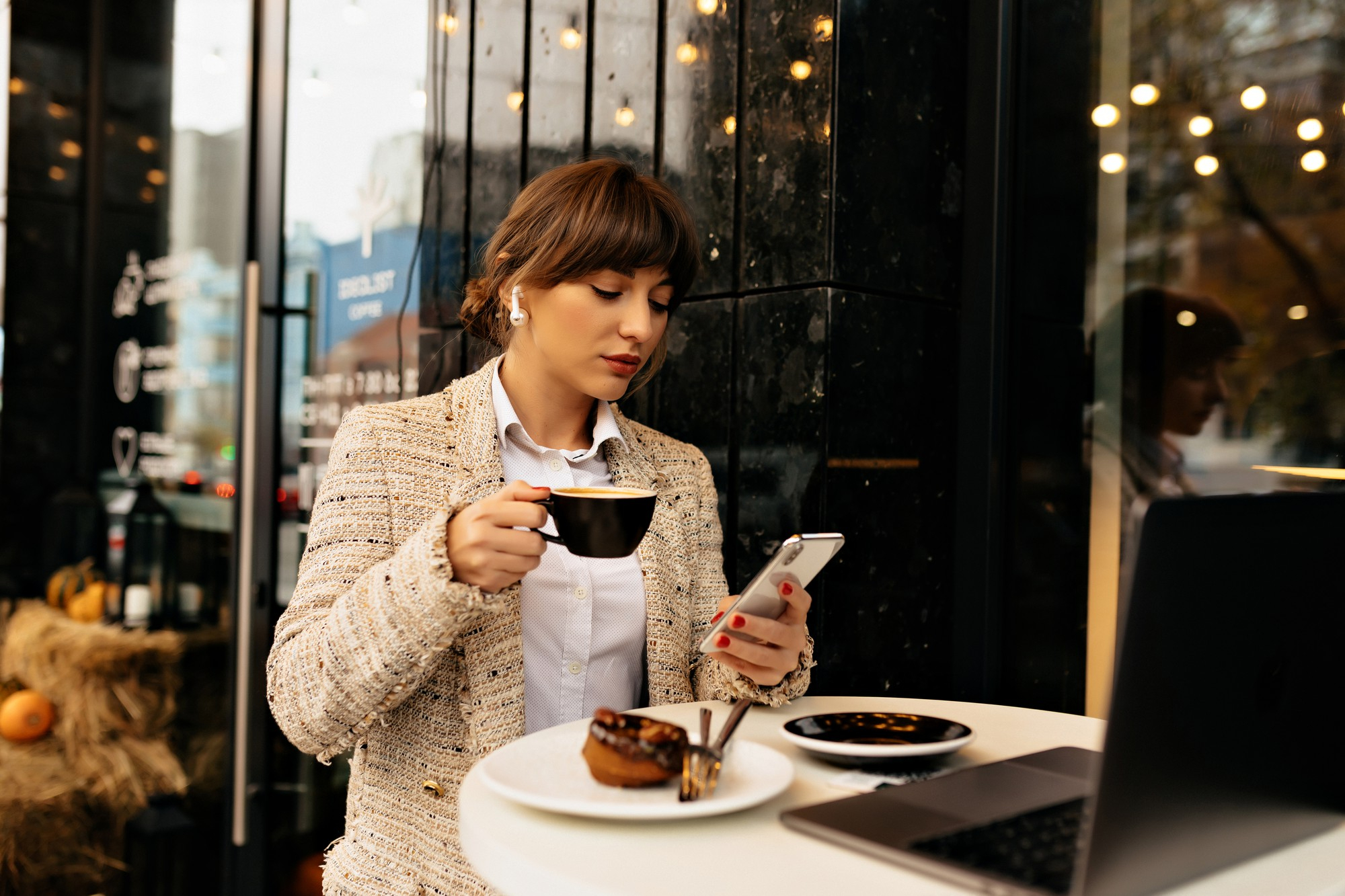 Leading AEO Companies Helping Restaurants & Hospitality Dominate Voice Search